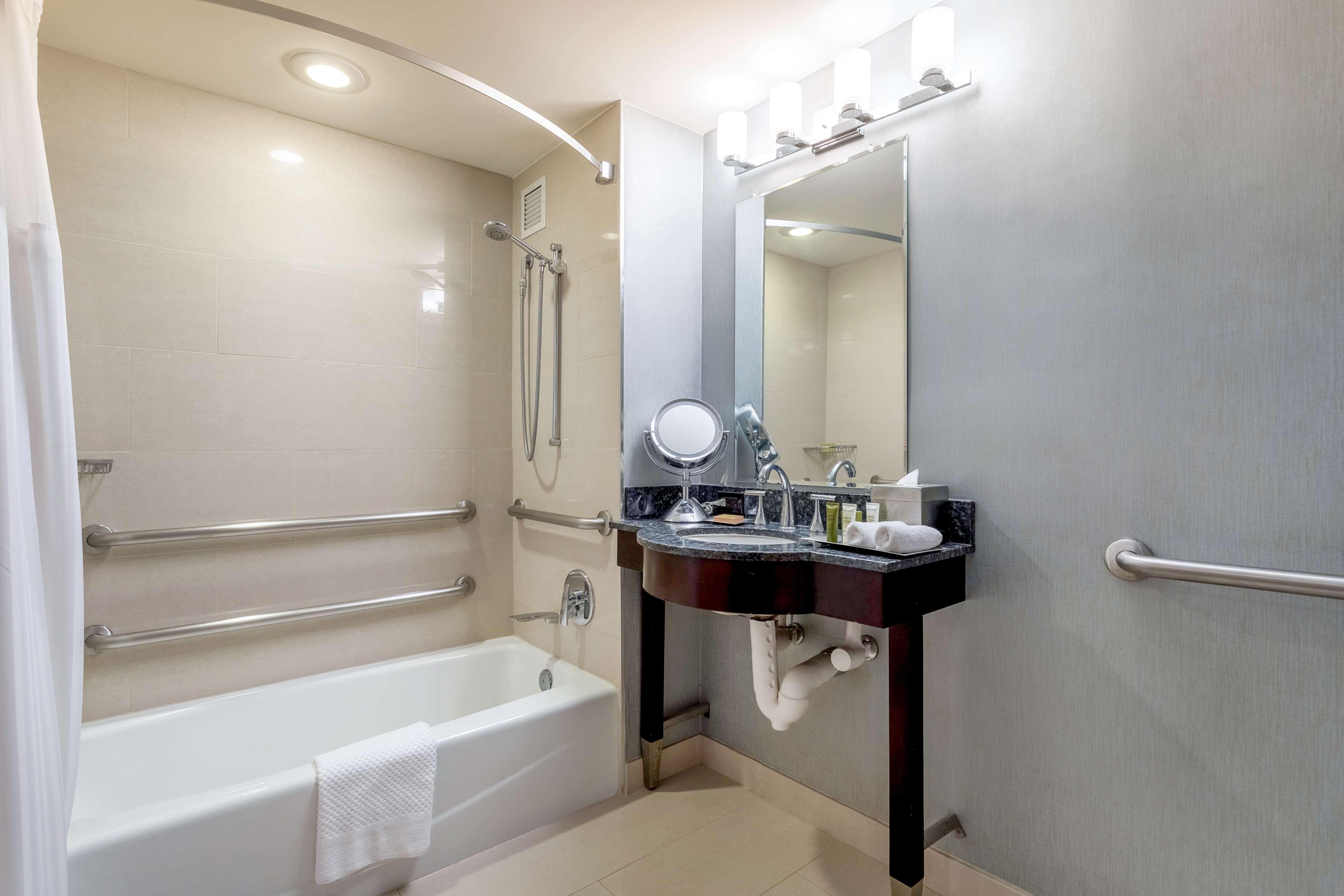 Hilton Hotel 3*